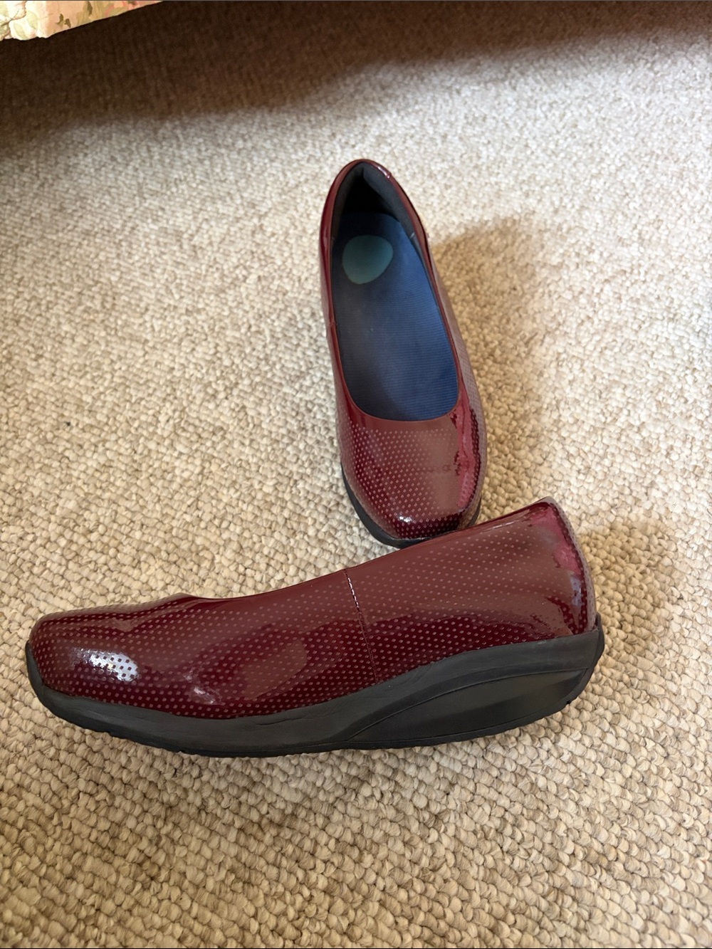 MBT HARPER rOCKER bOTTOM Women's Burgundy Patent Ballet Flats - Picture 5 of 7